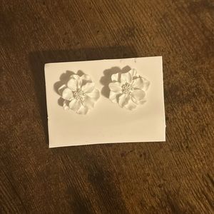 White poinsetta earrings